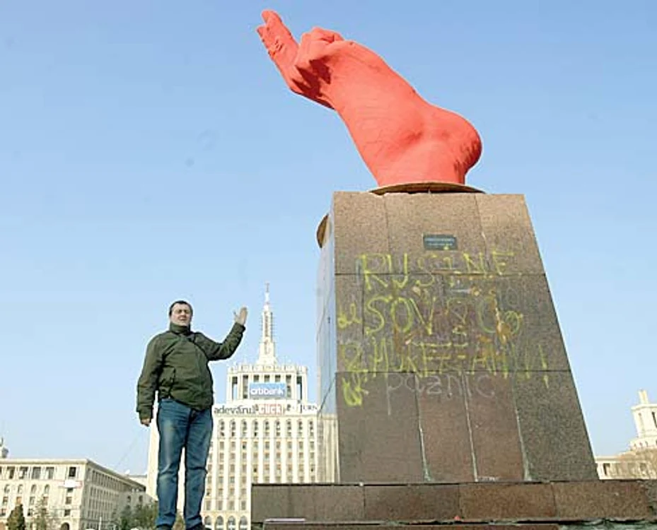 Din 2010 şi până azi, pe soclul din Piaţa Presei s-au perindat 19 lucrări de artă