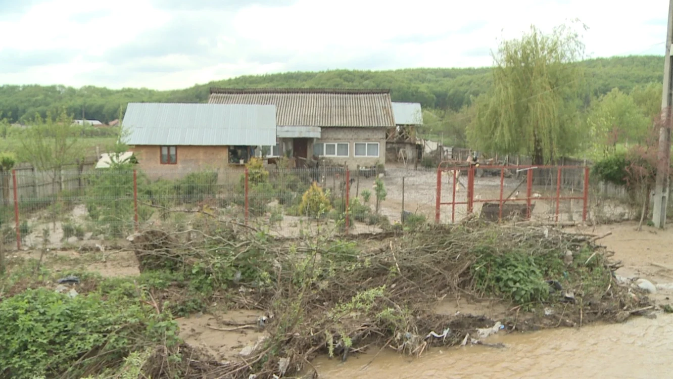 Gospodaria si casa care au fost inundate                          Foto Laurenţiu Ionescu