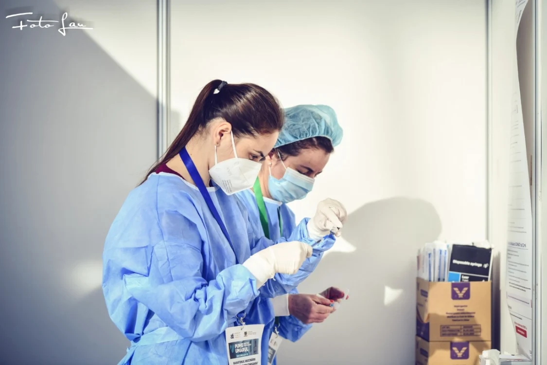 13 companii din HoReCa au început deja vaccinarea angajaţilor FOTO RO Vaccinare