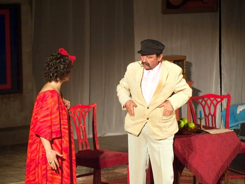 Imagine din spectacolul "Matrimoniale" - teatrul din Galaţi