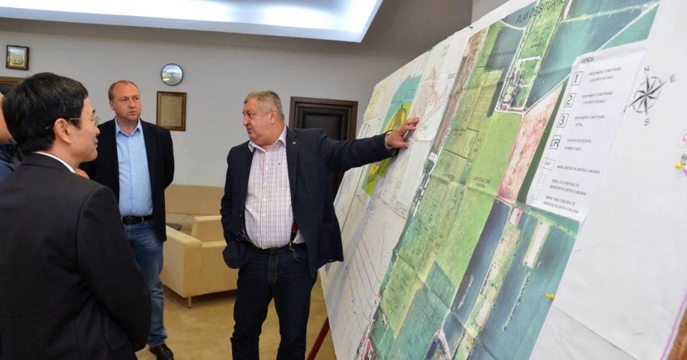 Primarul Drăgulin le-a prezentat posibilităţile de investiţie Foto:Facebook