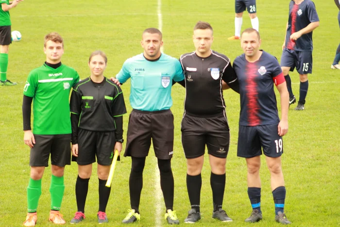 Alberto Șerban (în centru), la un meci de fotbal din Argeș. Foto Facebook 