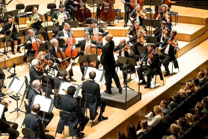 Filarmoniștii conduși de Antonello Manacorda. FOTO Credit Tobias Hase