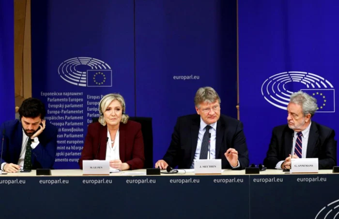 Conducerea grupului „Identitate şi Democraţie“ din PE, 13 iunie
2019. De la stânga la dreapta: Marco Zanni (preşedinte, Liga italiană),
Marine Le Pen (RN, Franţa), Jotg Meulthen (AfD, Germania), Gerolf
Annemans (Vlaams Belang, Belgia)
