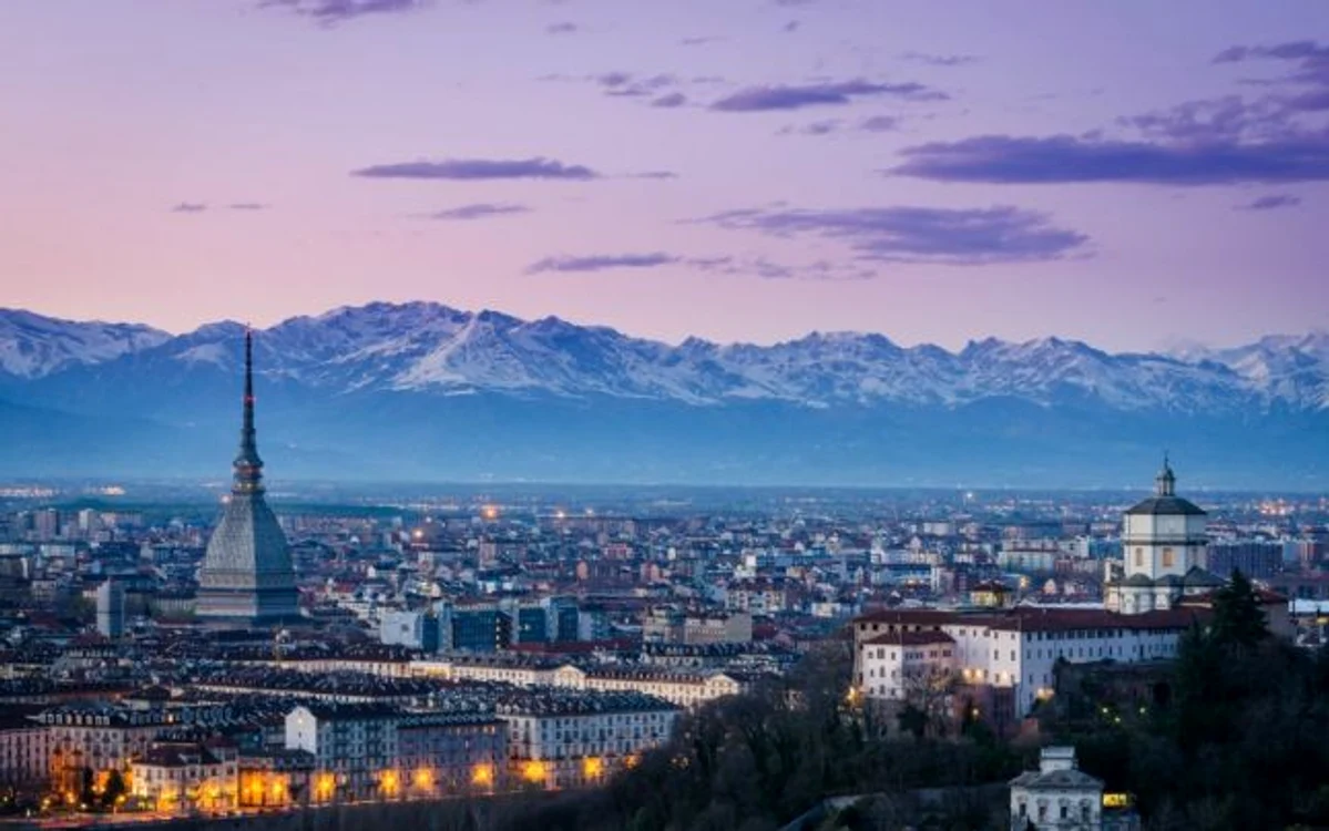 Centrul istoric al orasului Torino a fost evacuate pentru dezamorsarea unei bombe din cel de-Al Doilea Razboi Mondial FOTO Deposit Photos