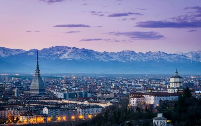 Centrul istoric al orasului Torino a fost evacuate pentru dezamorsarea unei bombe din cel de-Al Doilea Razboi Mondial FOTO Deposit Photos