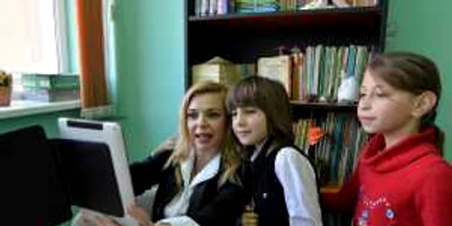 Actriţa Crina Matei le-a făcut o bucurie copiilor. FOTOAndrei Paul