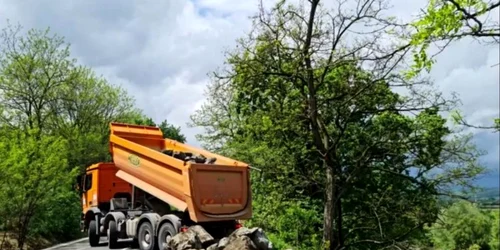 dn 7 afectat de o alunecare de teren foto drdp timisoara