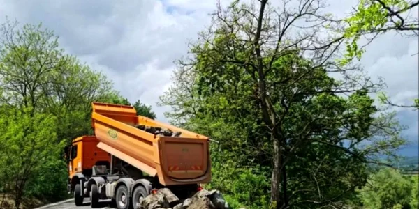 dn 7 afectat de o alunecare de teren foto drdp timisoara