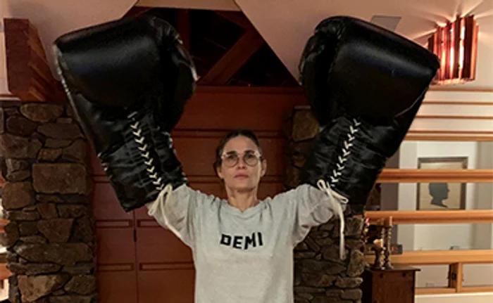 
    Demi Moore, 58 de ani, s-a apucat de box dar nu a găsit decât mănuşi XXXXXLFOTO: Instagram  