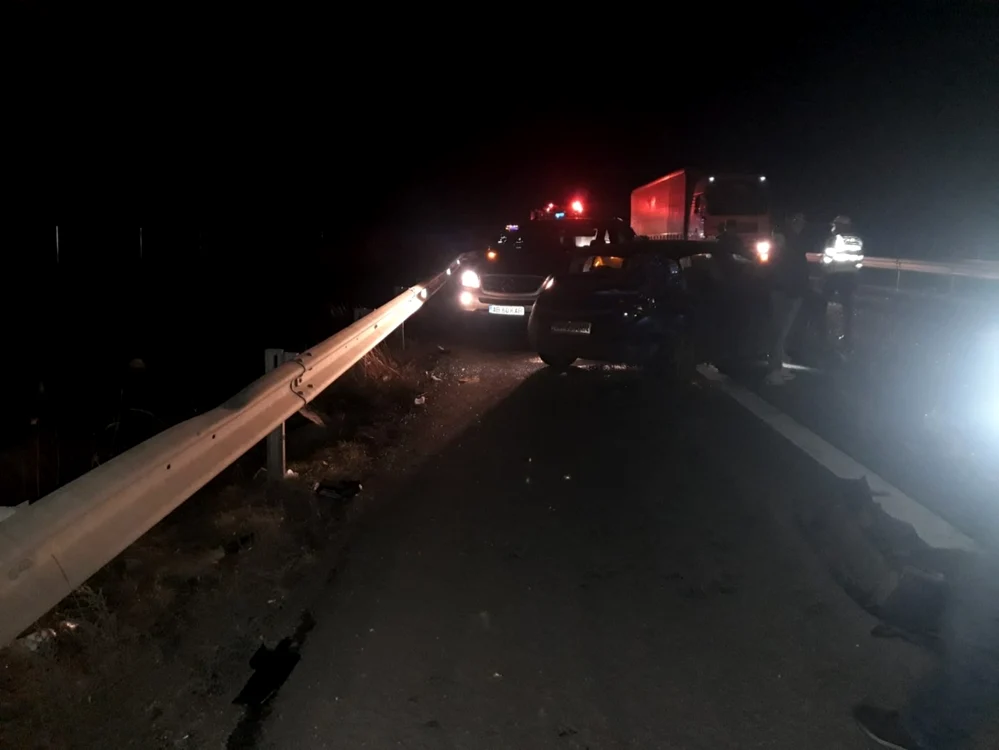 Carambol pe A1 în Sibiu în urma unei coliziuni între o maşină şi un TIR încă şase autoturisme implicate Foto DRDP Braşov