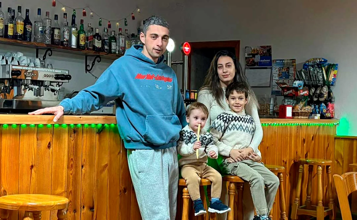 Barul funcționează ca punct central al comunității. FOTO: lacomarca.net