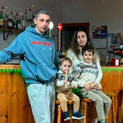 Un cuplu de români readuce la viață un sat din Spania cu doar 56 de locuitori, după ce a preluat singurul bar din localitate. FOTO: lacomarca.net