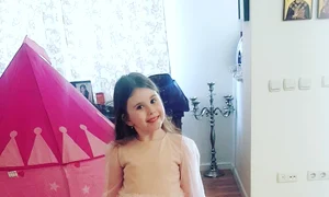 Micuta Isabela, imbracata ca o printesa jpeg