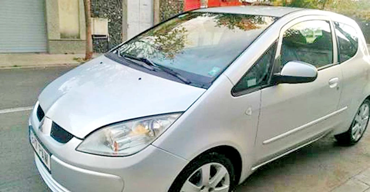 Maşina este din 2006
