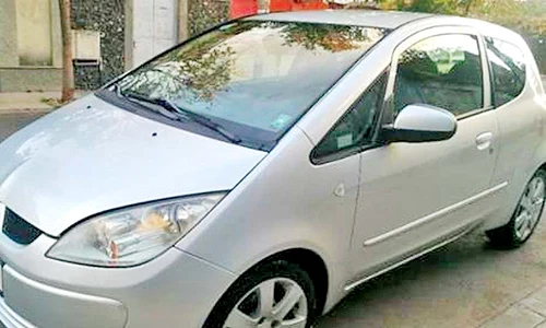 Maşina este din 2006 jpeg