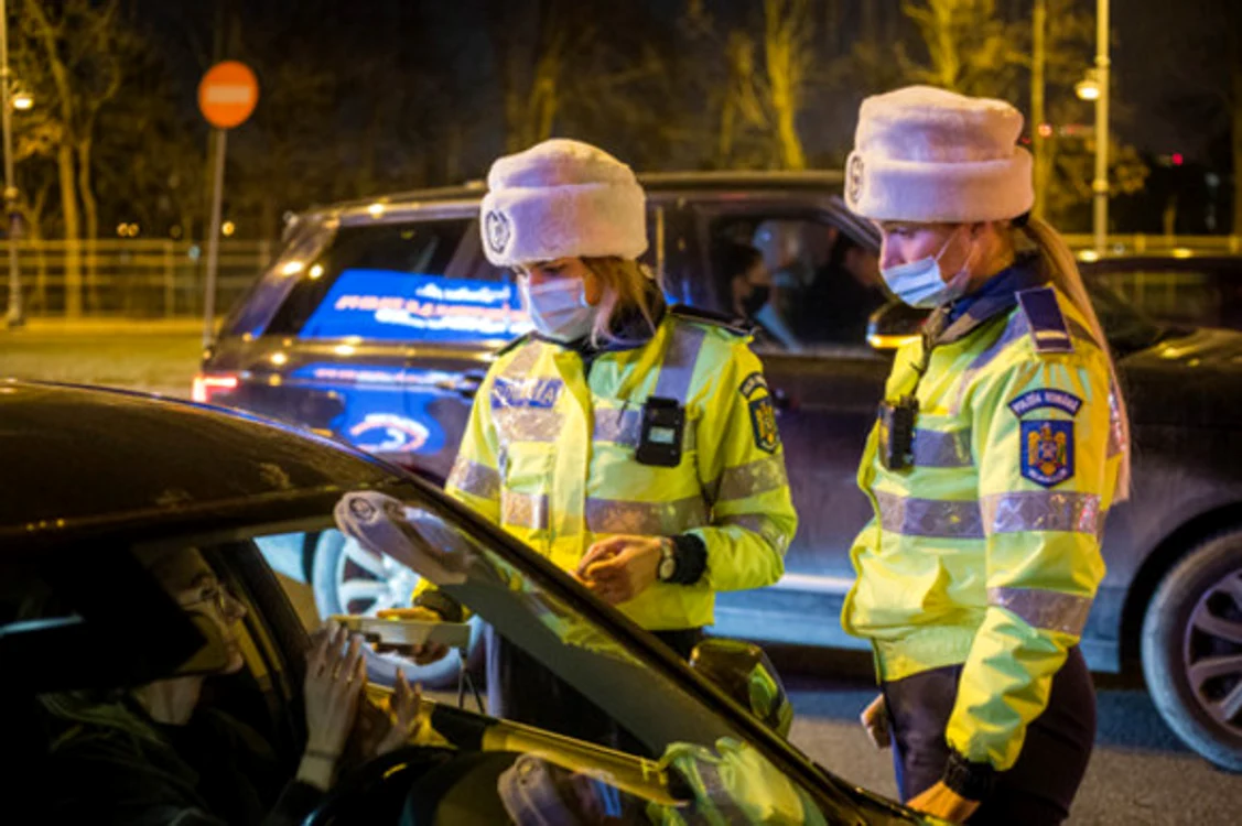 Șoferița a fost pusă de polițiste să sufle în etilotest
