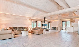 Interiorul vilei în care Tiger a locuit cu soție este foarte spațios jpeg