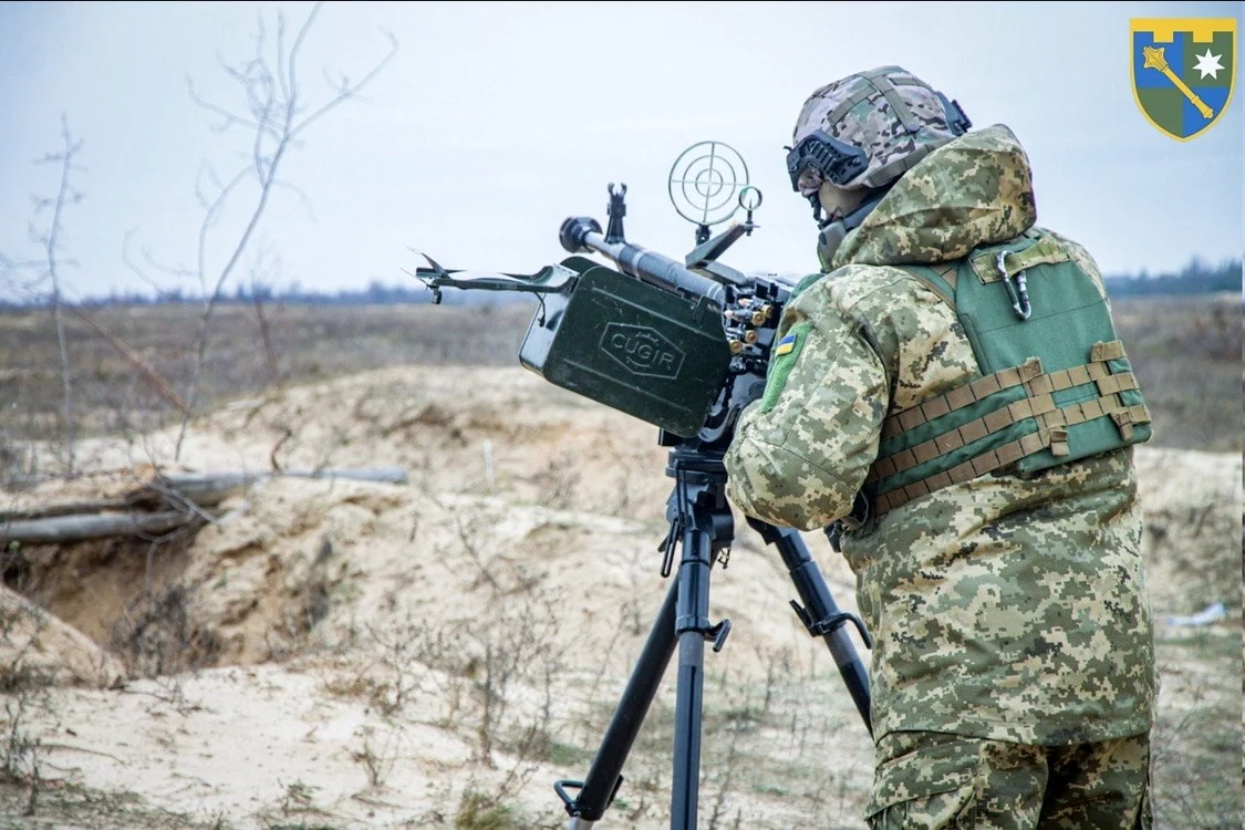 Mitralieră produsă la Cugir, pe frontul din Ucraina FOTO Twitter/ Ukraine Weapons Tracker