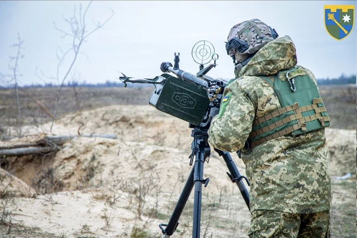 Mitralieră produsă la Cugir, pe frontul din Ucraina FOTO Twitter/ Ukraine Weapons Tracker