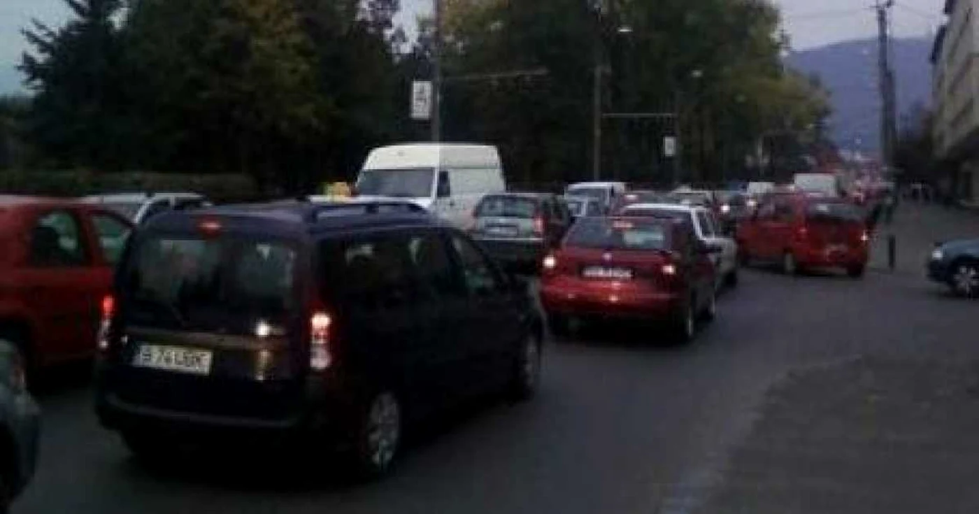 Traficul cunoaşte uneori valori mult peste capacitatea infrastructurii