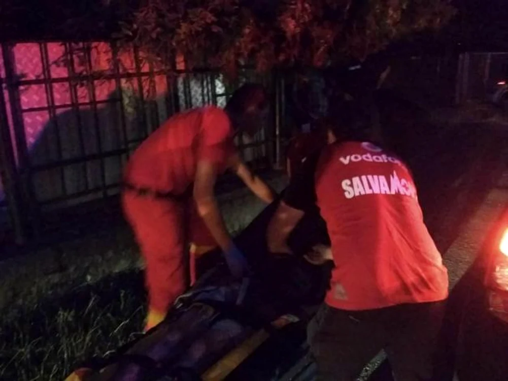 Tânărul care ameninţa că se omoară a ajuns la spital. FOTO: Salvamont Maramureş