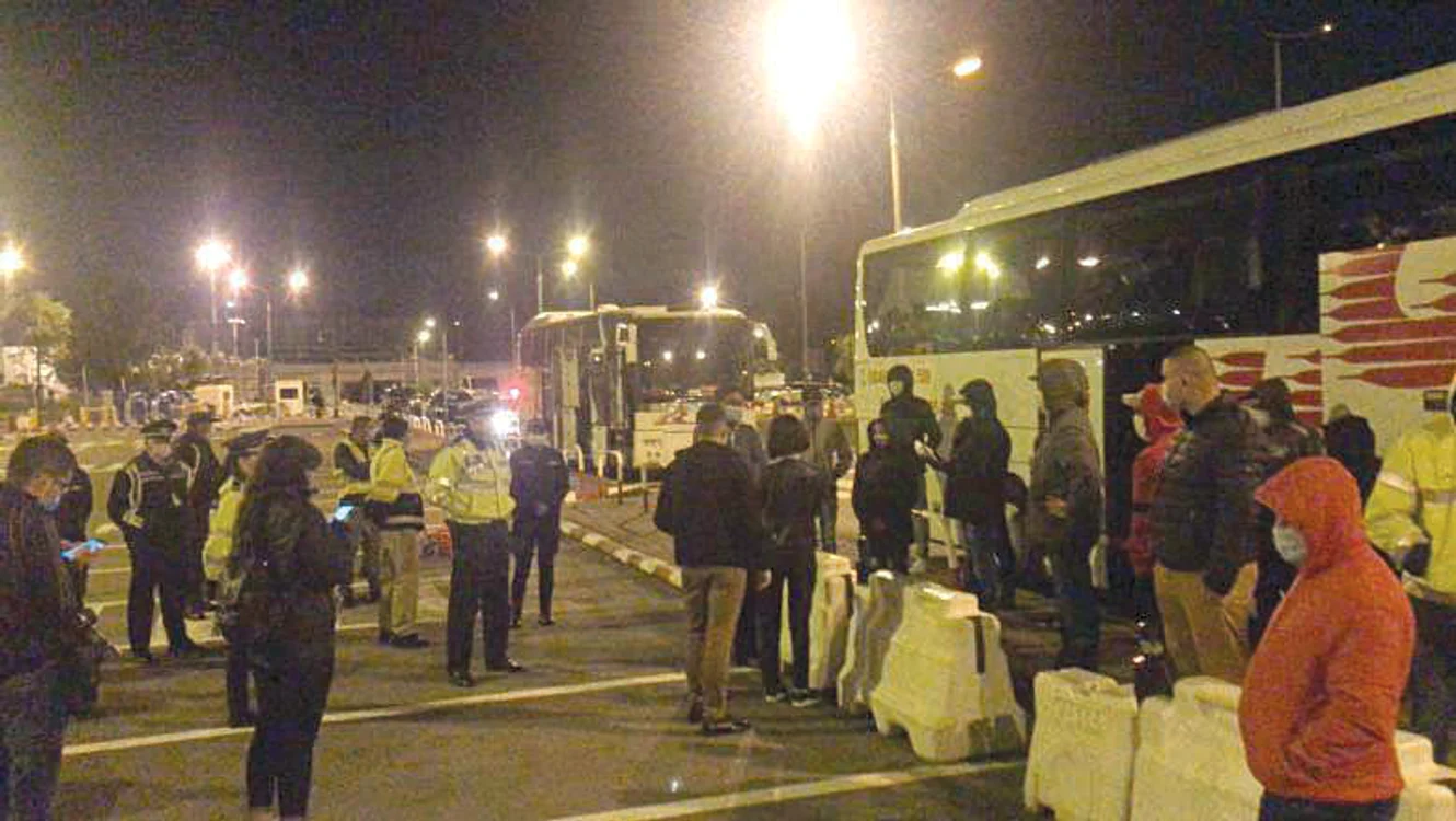 Duminică noapte, ei au rămas blocaţi pe Aeroportul Otopeni