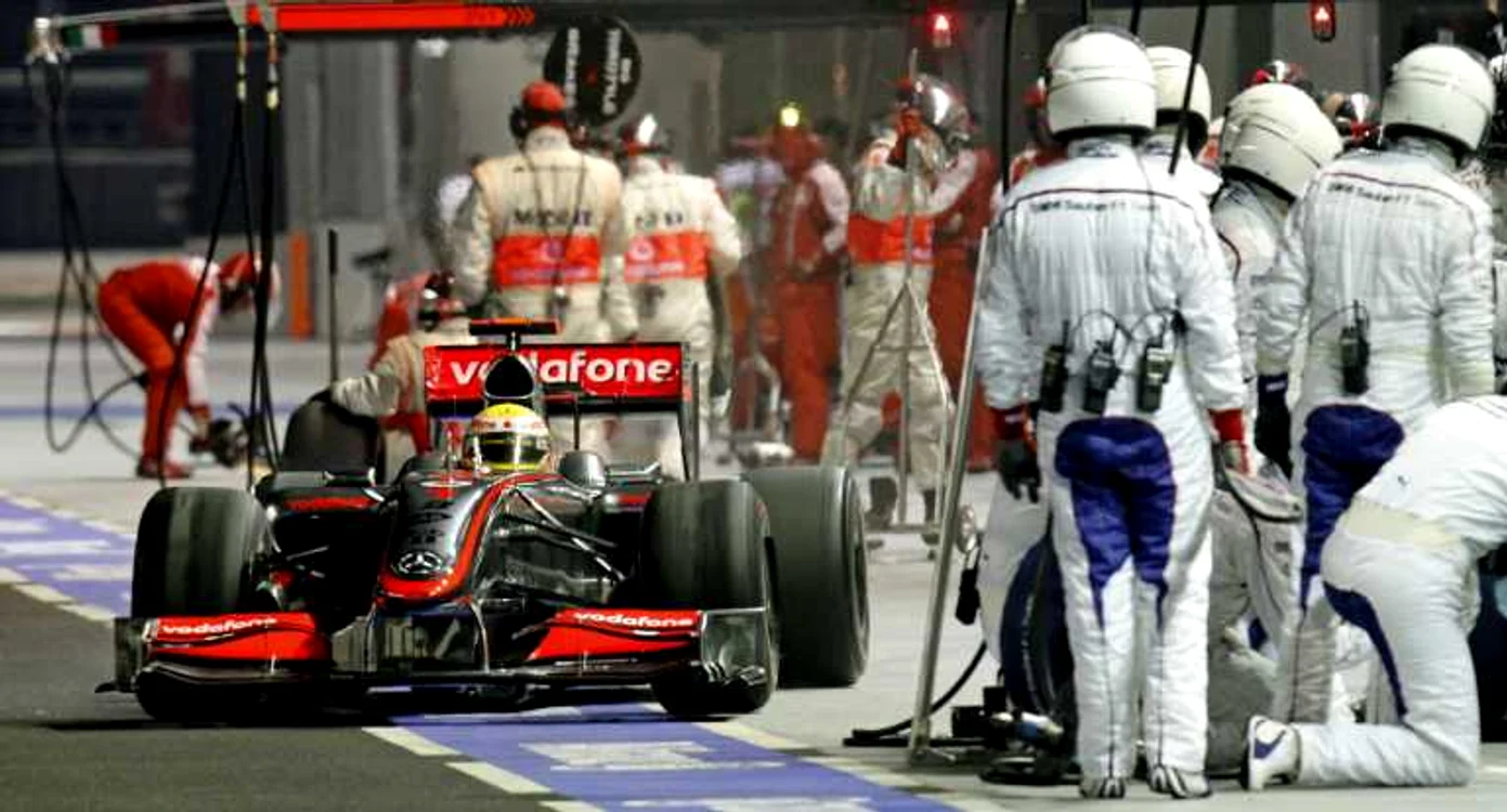 
    O echipă de Formula 1 necesită investiţii uriaşe.  