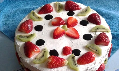 tort cu capsuni, kiwi, afine jpeg