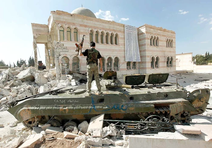 
    Una dintre moscheile  aflate în oraşul sirian  Azaz, distrusă de războiFoto: AP  