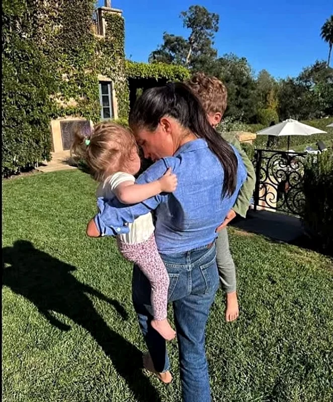 Meghan Markle și copiii ei, Archie și Lilibet