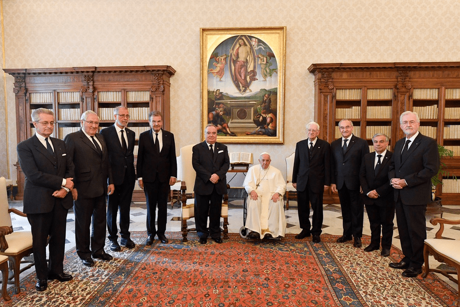 Papa reformează Ordinul Cavalerilor de Malta. Cerința pentru originea nobiliară pentru funcții de conducere este abolită