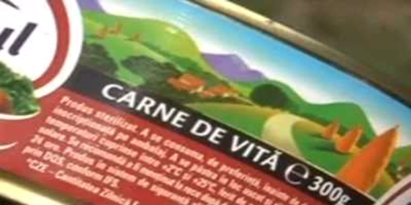 Conservele cu carne de vită urmează să fie testate suplimentar, în laborator. Foto: Publika.md