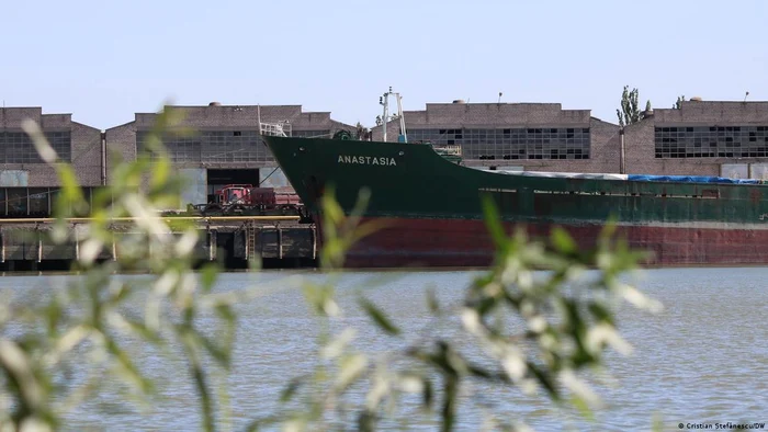 Portul Izmail - văzut de pe malul românesc al Dunării