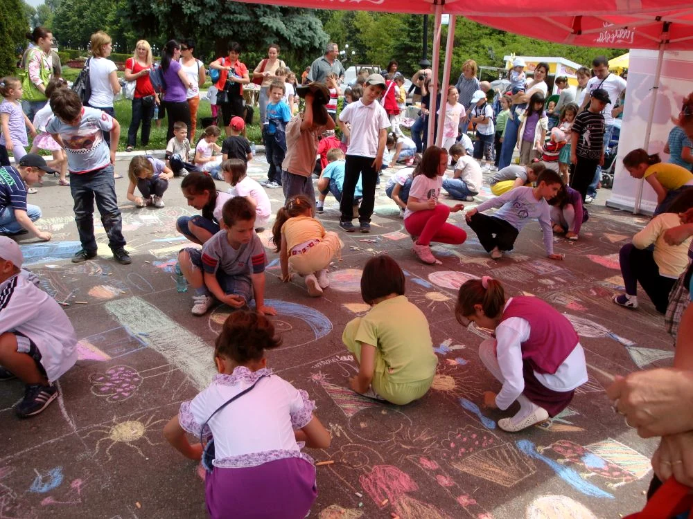 Imaginaţie şi talent la concursul de desene pe asfalt