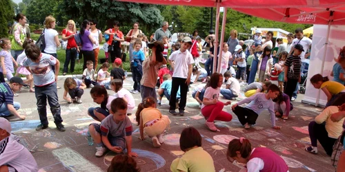 Imaginaţie şi talent la concursul de desene pe asfalt