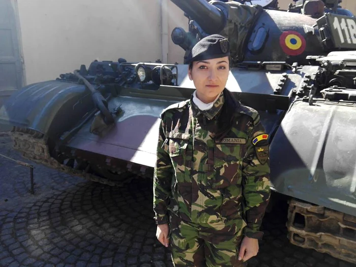 
    Alexandra Guşoi serveşte patriaFoto: "Adevărul"  