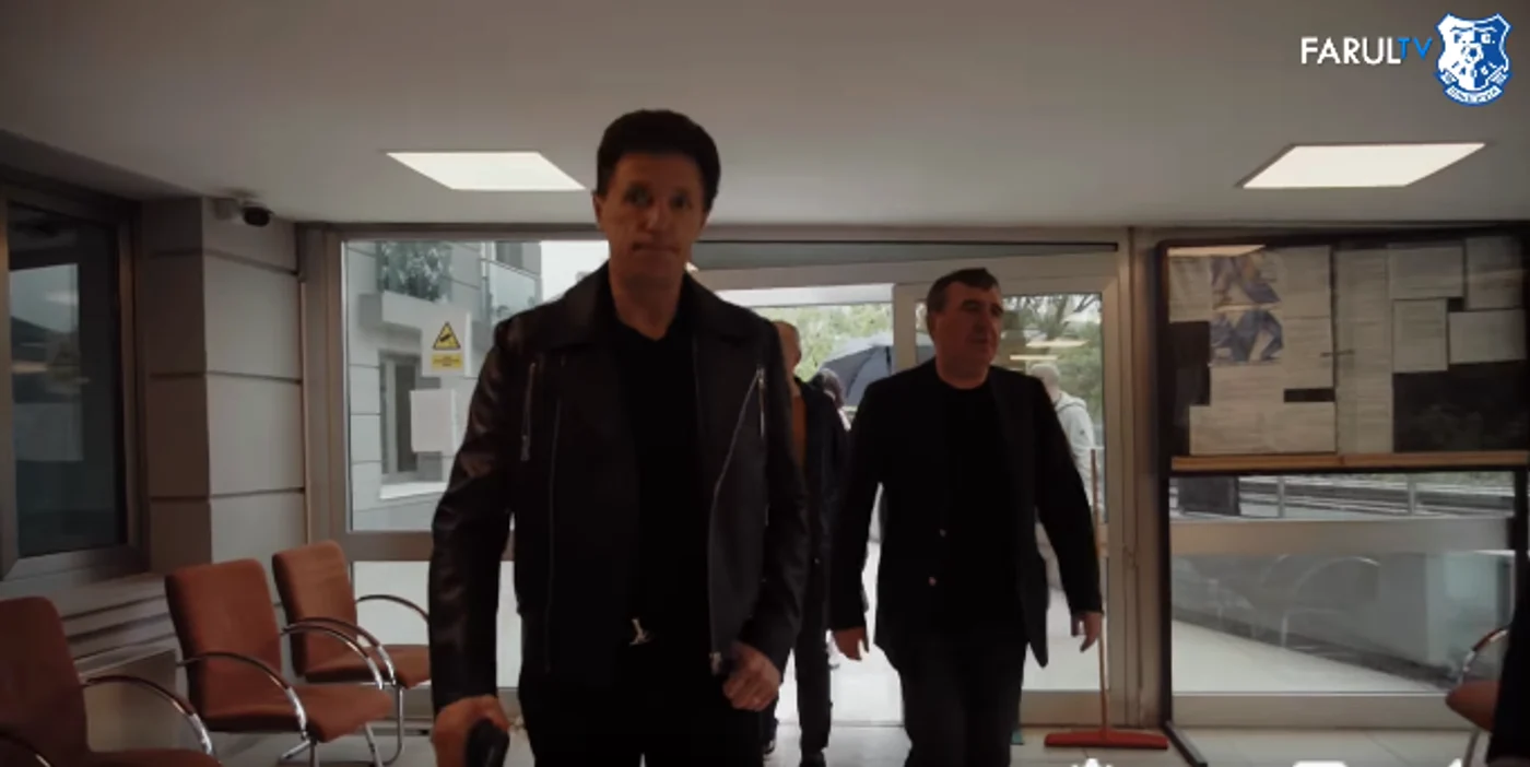 Gheorghe Hagi și Gică Popescu la vot, în Istanbul. FOTO captură video Farul TV