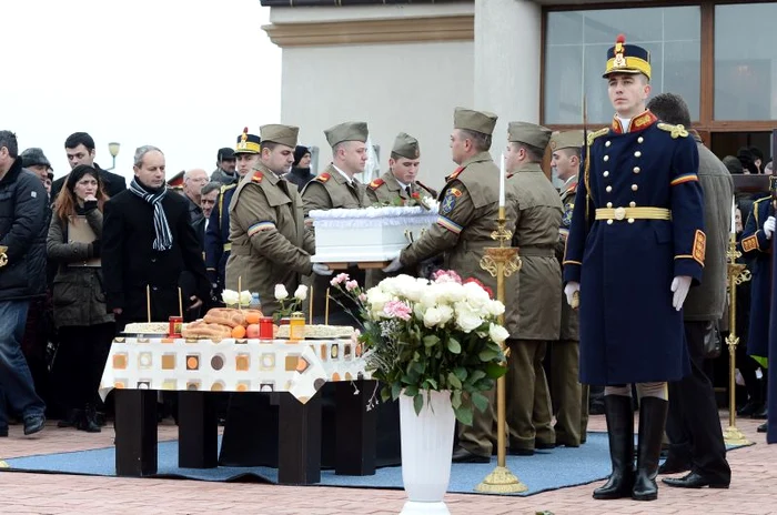 Mama şi fraţii studentei au plâns încontinuu (Foto: Mediafax)
