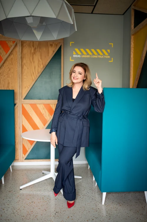 Cristina Batlan   Sorin Stana, revista OK (3) jpg