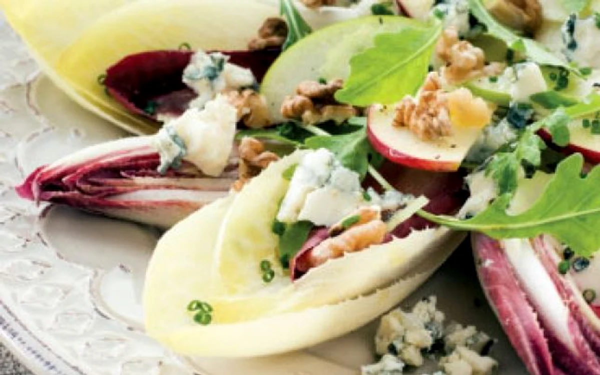 Nutriţioniştii ne îndeamnă să mâncăm salată de andive cu nuci şi brânzeturi  FOTO Arhivă