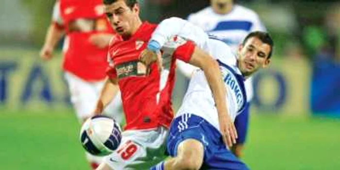 Liviu Ganea, 23 de ani (în roşu) a dat două goluri în Cupa României