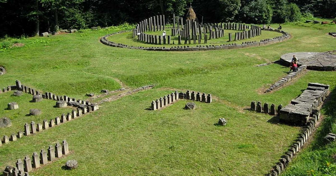 Locuri de cult la Sarmisegetusa Regia FOTO wikipedia