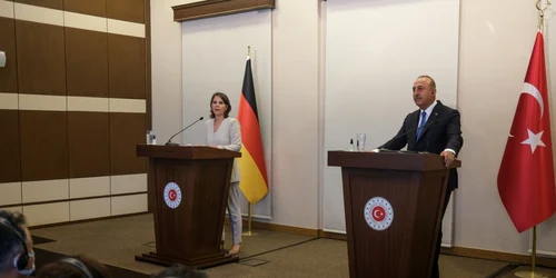 Mehmut Cavusoglu si Annalena Baerbock FOTO EPA-EFE