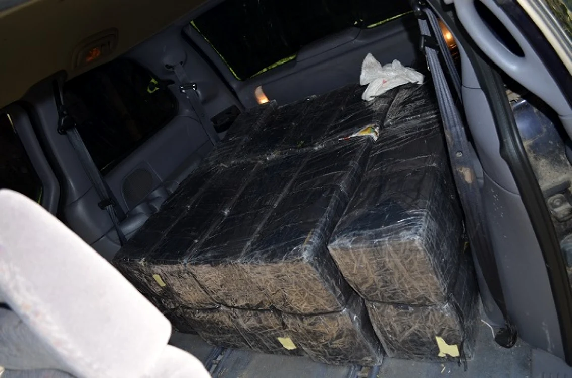 Maşina ceor doi era burduşită cu ţigări de contrabandă    Foto: ITPF Sighetu Marmaţiei