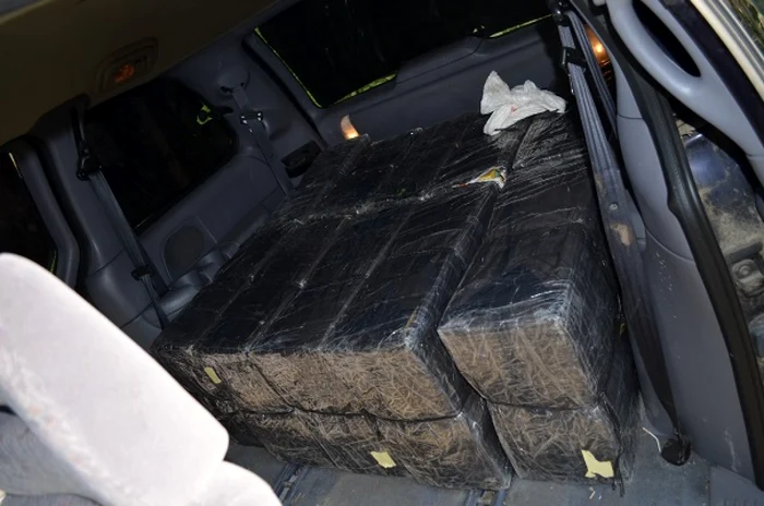 Maşina ceor doi era burduşită cu ţigări de contrabandă    Foto: ITPF Sighetu Marmaţiei