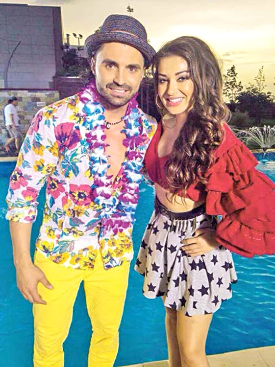 
    Elena de la Mandinga a jucat  și ea un rol important în noul  videoclip al solistului  