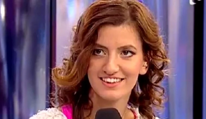 Ieri, Emilia a ieşit pentru prima dată la cină împreună cu mama ei biologicăCaptură Antena 1