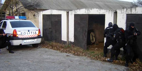 Luptătorii de la Intervenţie Rapidă, chemaţi în caz de forţă majoro. FOTO: ARHIVĂ NICOLETA BUTNARU