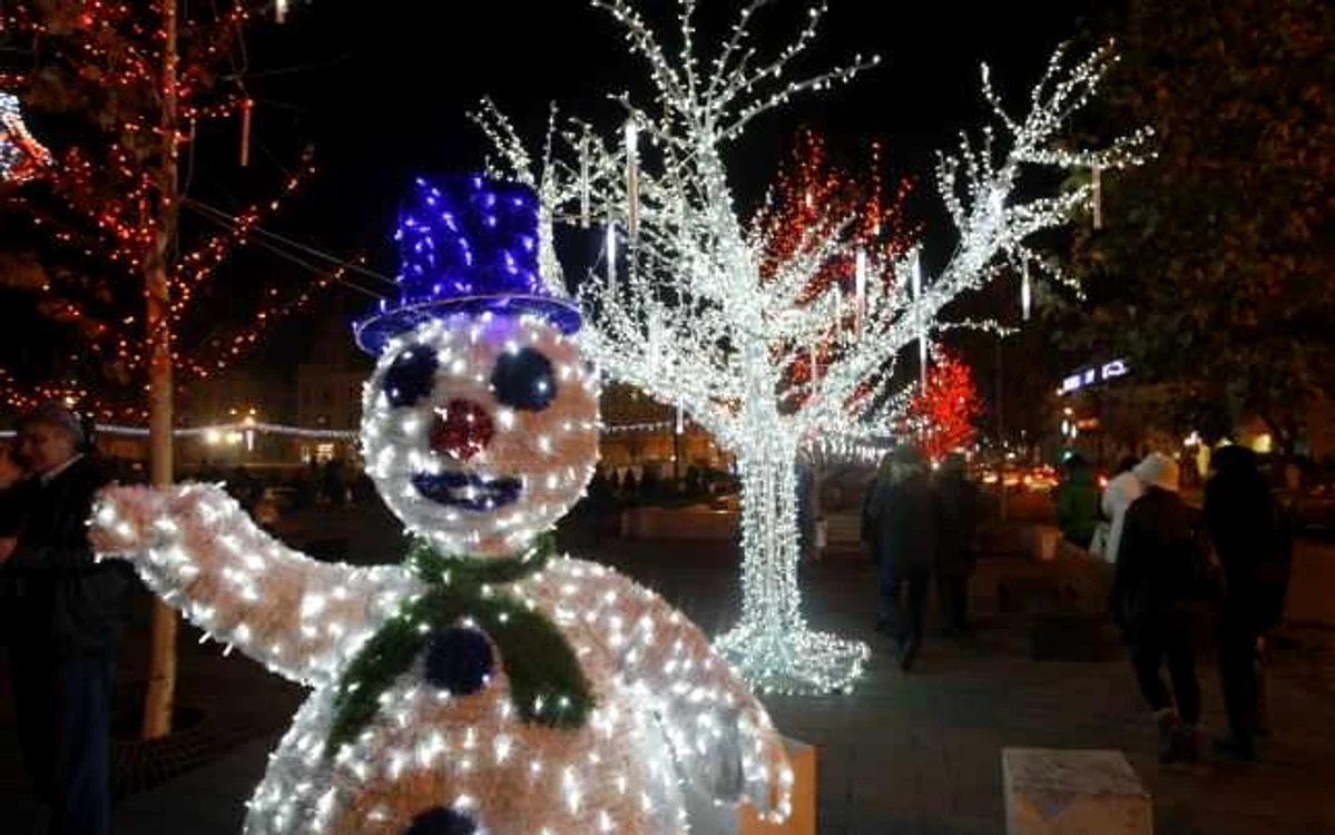 Miercuri seara se vor aprinde la Cluj toate decoraţiunile de sărbători FOTO: Adevărul